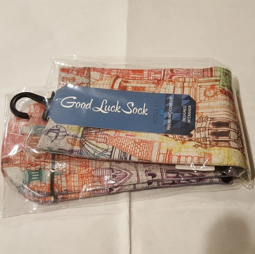 GOOD LUCK LONDON ENGLAND SOCKS FUN MODERN COOL ABSTRACT ART NWT